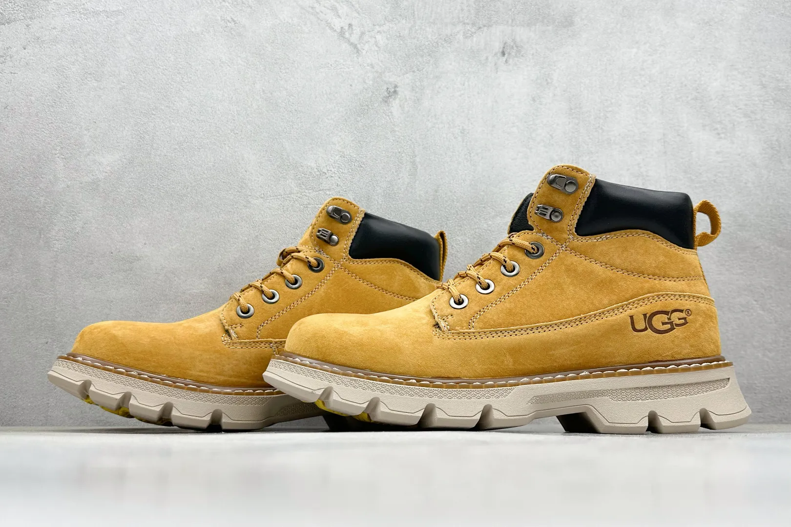 🐲💰 600 support store opening UGG 2025 autumn and winter new men's mid-cut casual Martin boots series #Guangdong Dachang quality 25ss autumn and winter new style fashion trend matching The fabric is imported from Italy frosted cowhide. The whole shoe is made of genuine cowhide material, from the outsole to the hardware, all made from OEM raw materials. Good products do not kill pigs. The quality of the first order is strictly controlled. The full set of official website unified packaging. This winter's cold-proof outdoor products, daily casual matching A must-have for stylish men‼ American affordable luxury brand [UGG] Tasman Weather Hybrid Tasman hybrid series mid-top lightweight casual Martin boots" Size: 39-44 (one size larger than sports shoes)